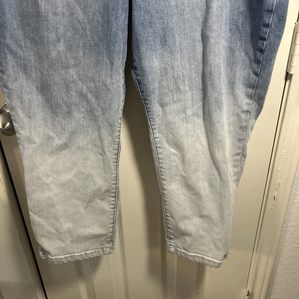 Torrid Womens Capri Jeans Skinney Size 20 Blue Color Fade - Picture 3 of 8